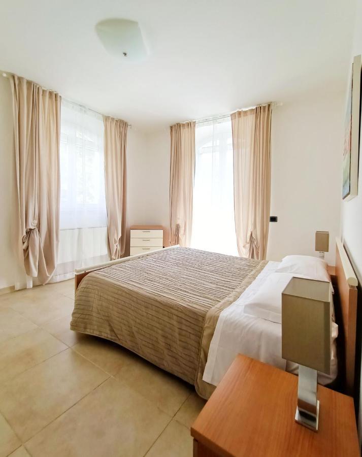 Residenza Casa Bianca Aparthotel Marina di Massa Buitenkant foto