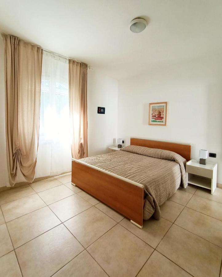 Residenza Casa Bianca Aparthotel Marina di Massa Buitenkant foto