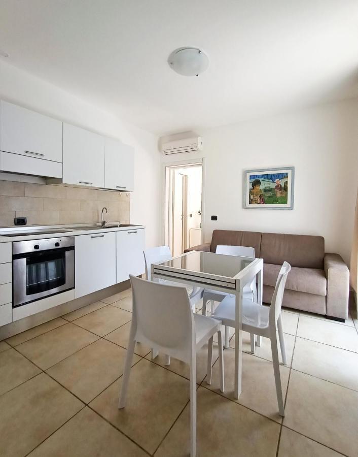 Residenza Casa Bianca Aparthotel Marina di Massa Buitenkant foto