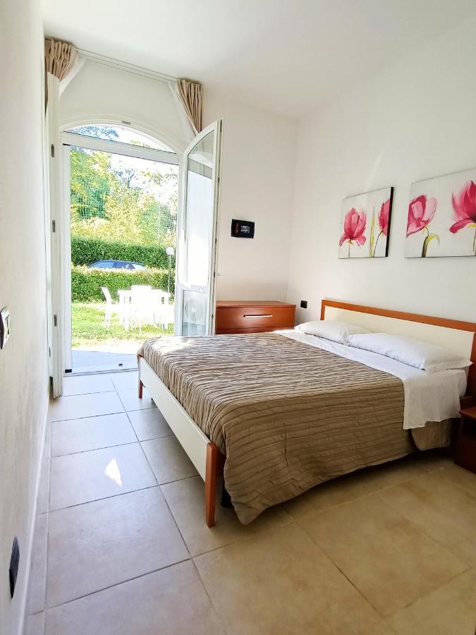 Residenza Casa Bianca Aparthotel Marina di Massa Buitenkant foto