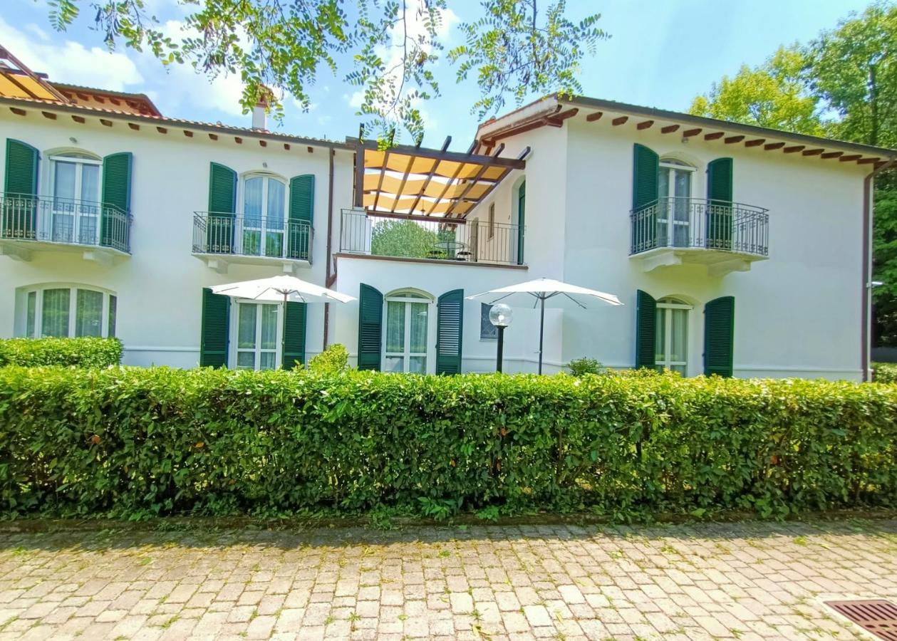 Residenza Casa Bianca Aparthotel Marina di Massa Buitenkant foto