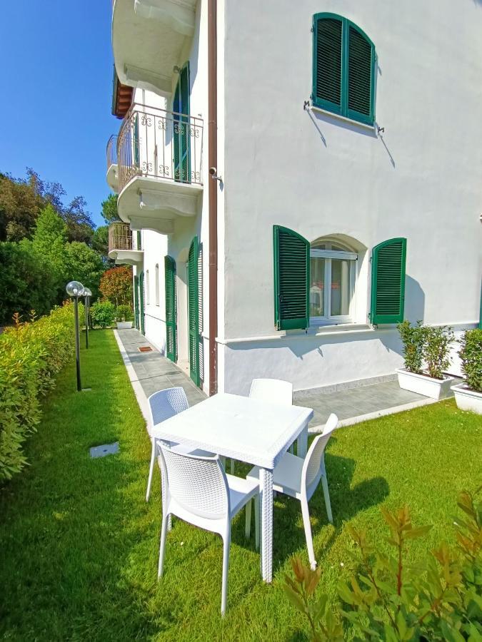 Residenza Casa Bianca Aparthotel Marina di Massa Buitenkant foto