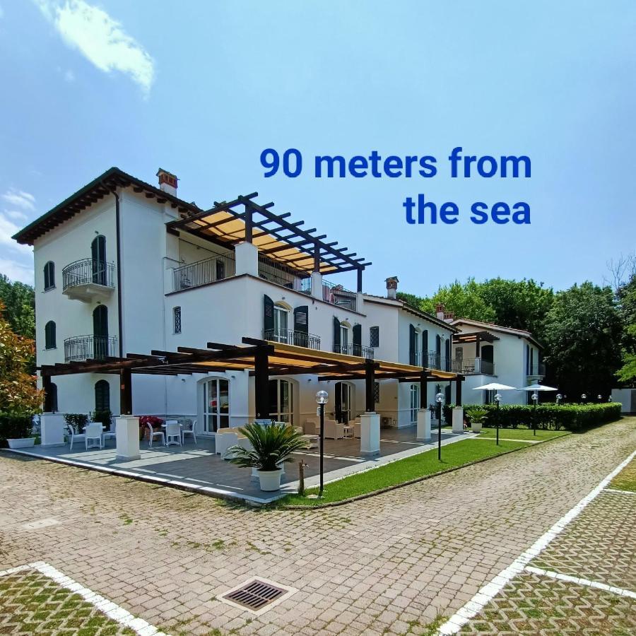 Residenza Casa Bianca Aparthotel Marina di Massa Buitenkant foto