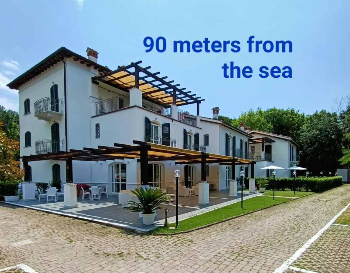 Residenza Casa Bianca Aparthotel Marina di Massa Buitenkant foto
