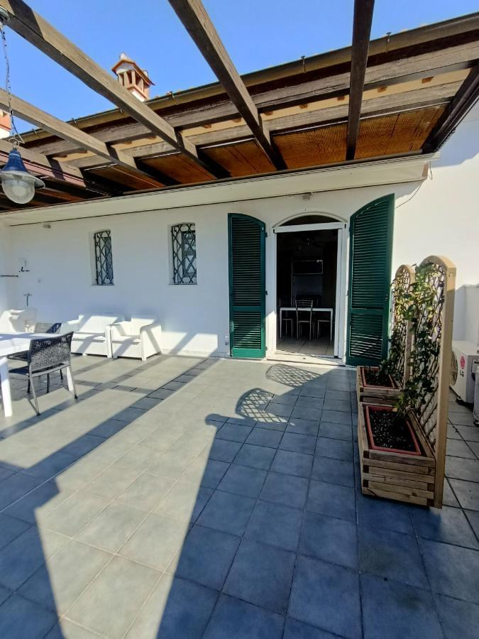 Residenza Casa Bianca Aparthotel Marina di Massa Buitenkant foto